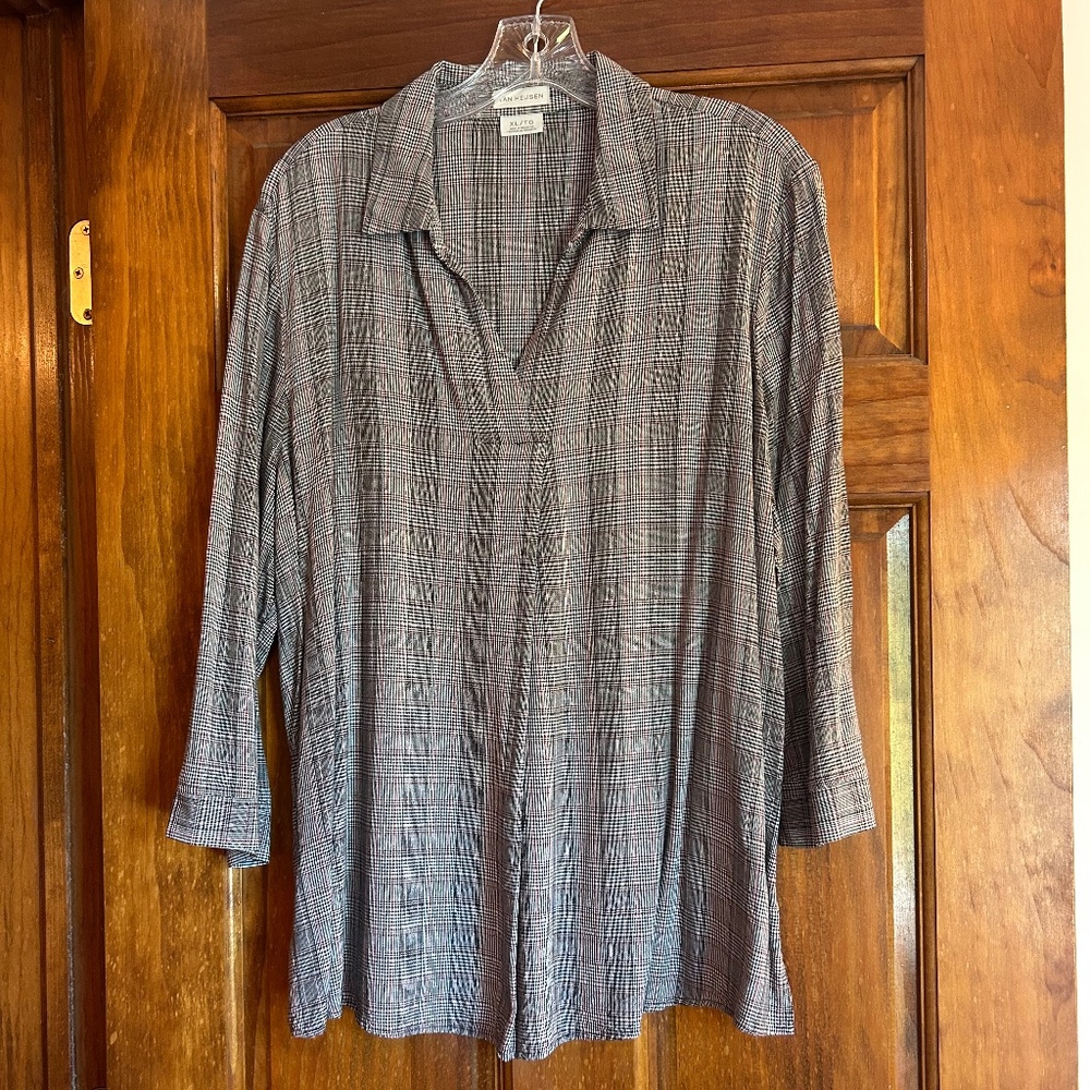 Women’s VanHeusen blouse